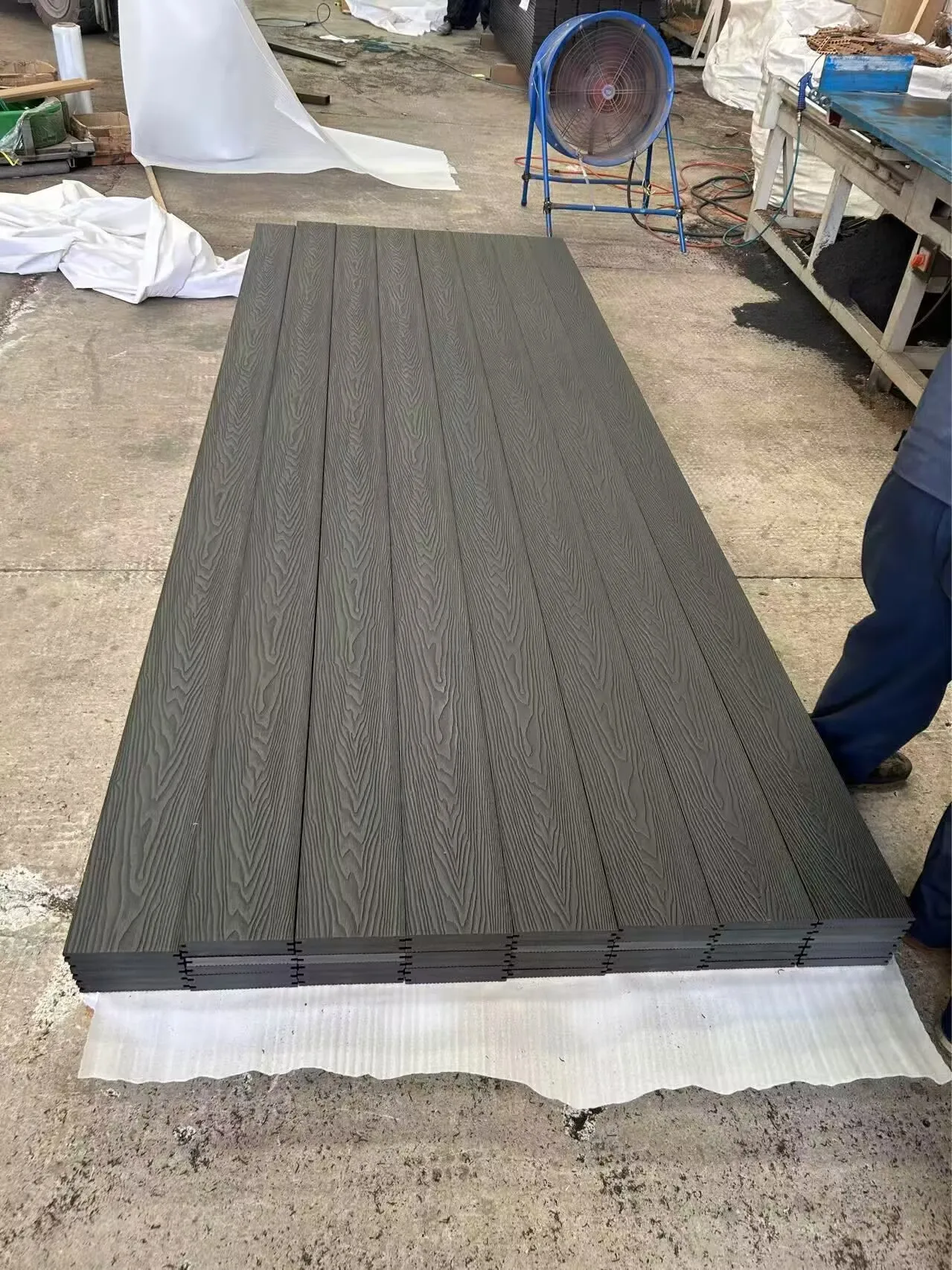 Solid Builders Ware of Plastic Wpc Composite Sauna Board Wood Boards Wpc Outdoor Decking