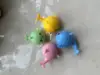 Ballena azul que absorbe agua