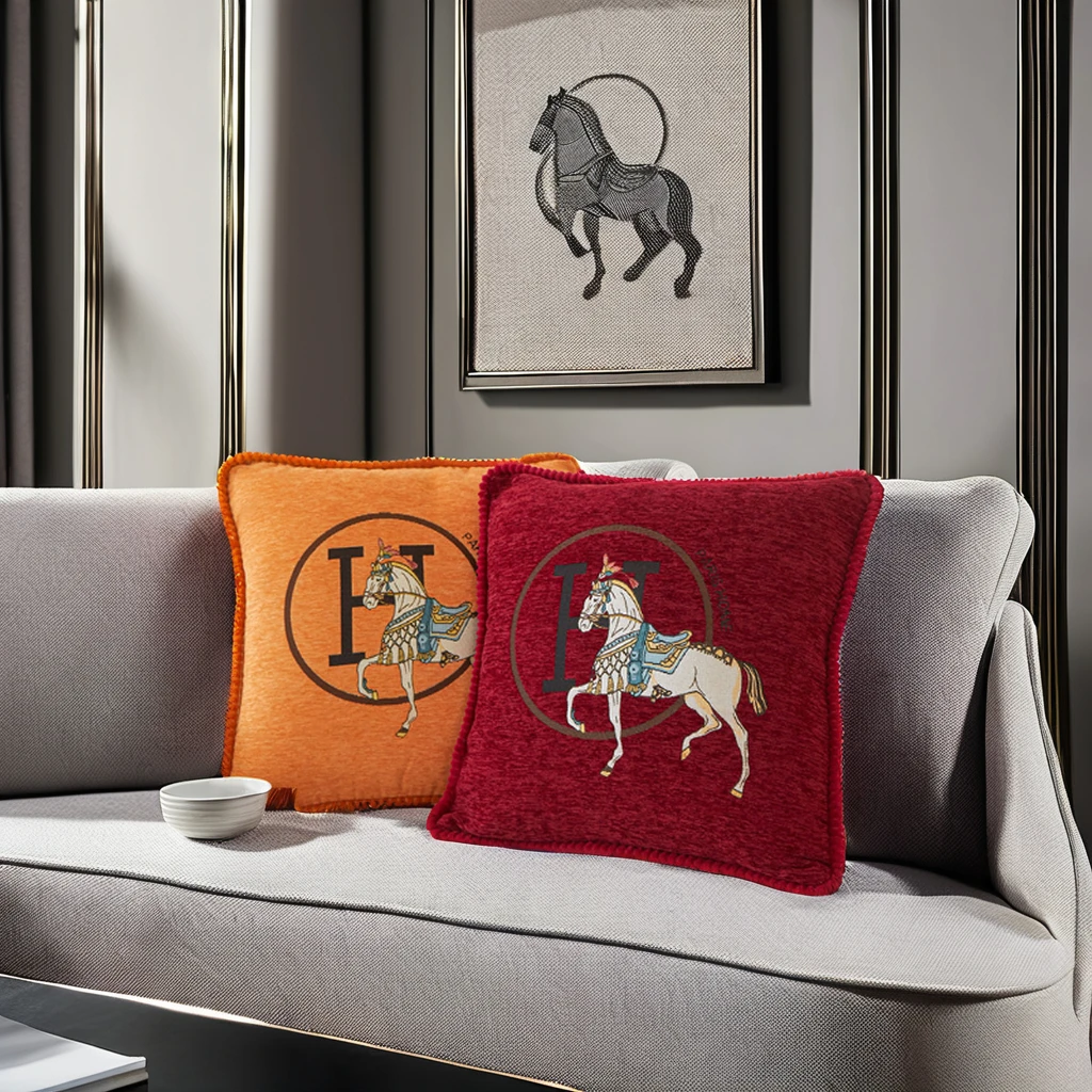 China Factory Home Decor Woven Pillows Customized Jacquard Horse Chenille Living Room Sofa Cushion Cover