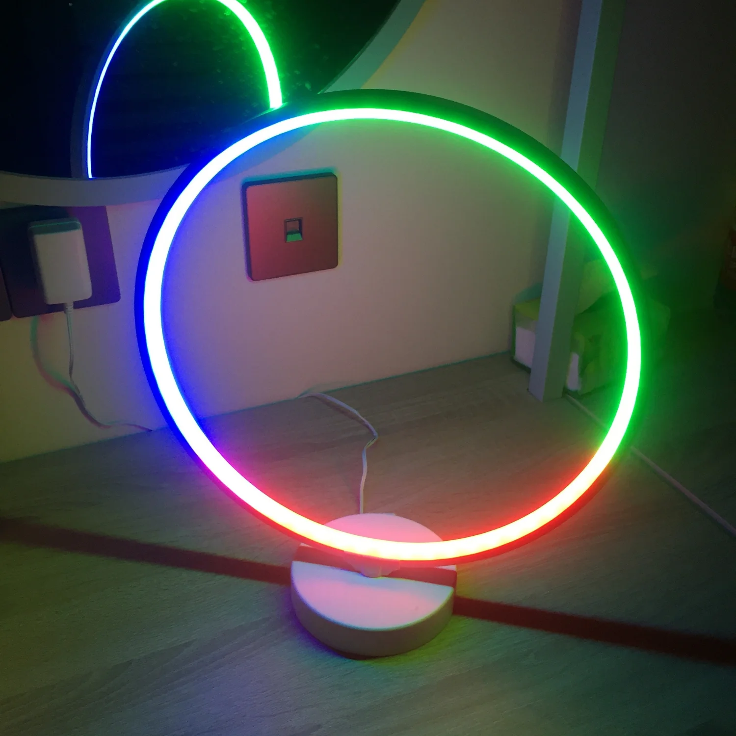 
Лидер продаж 2020 Amazon, запатентованный дизайн, пульт дистанционного управления, цветная настольная лампа, настольная лампа для гостиной 