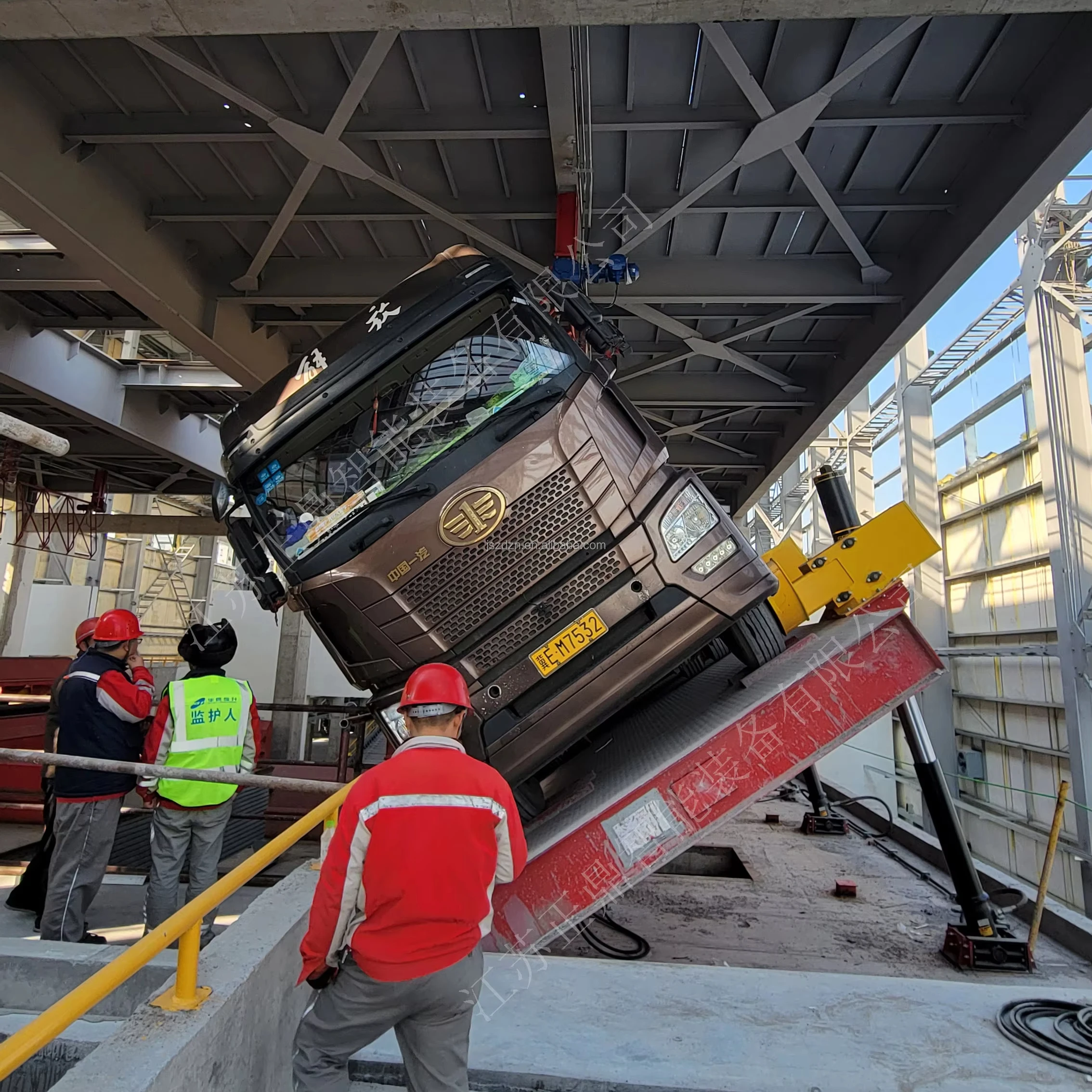hydraulic truck unloading platform