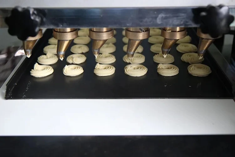 Small Commercial Automatic Multi Drop Chocolate Chip Machine Making Cookie