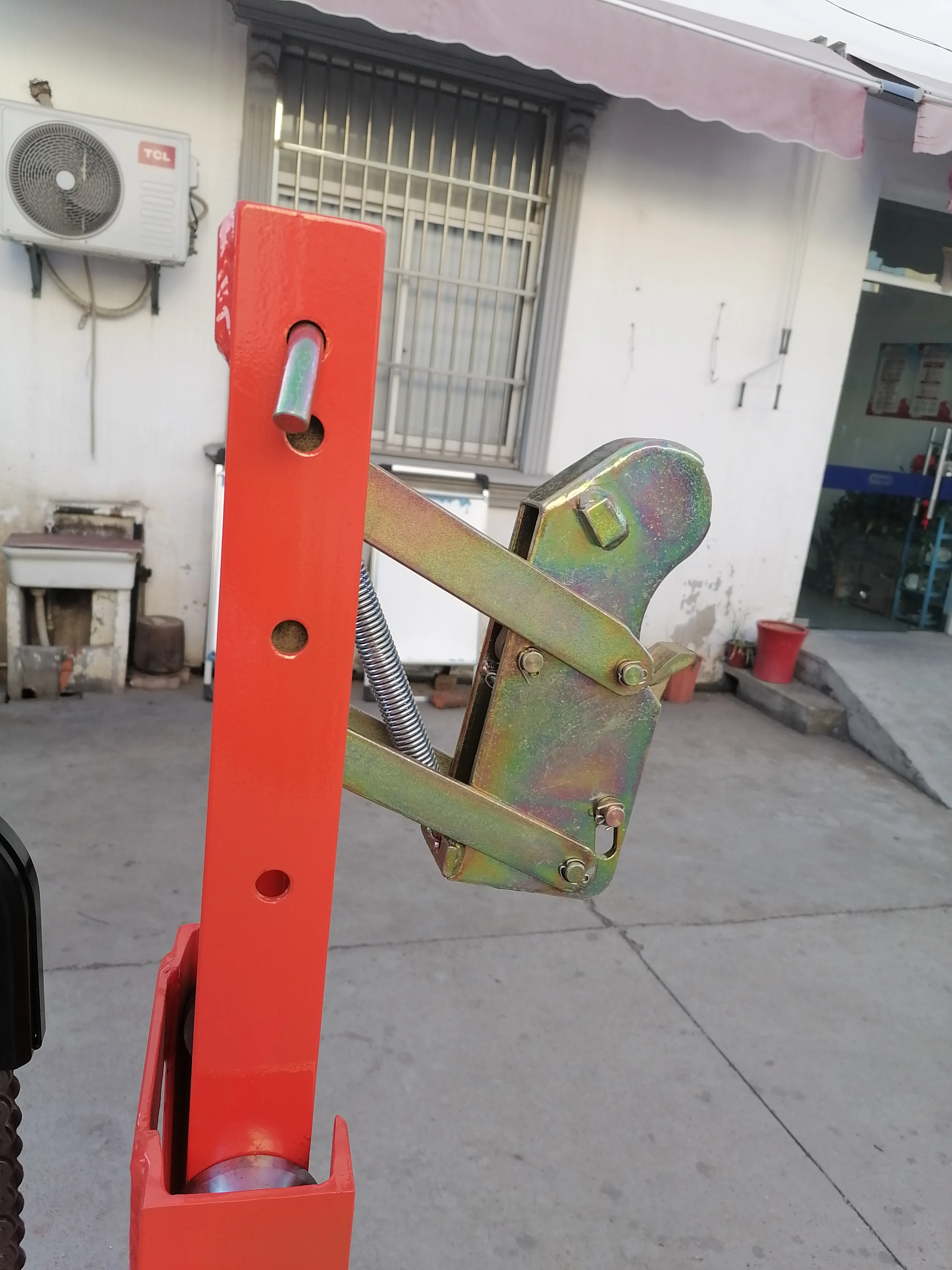 High Quality Manual Capacity 450kg Mobile Portable Oil Drum Handler Barrel Carrier Lifter Trolley Truck
