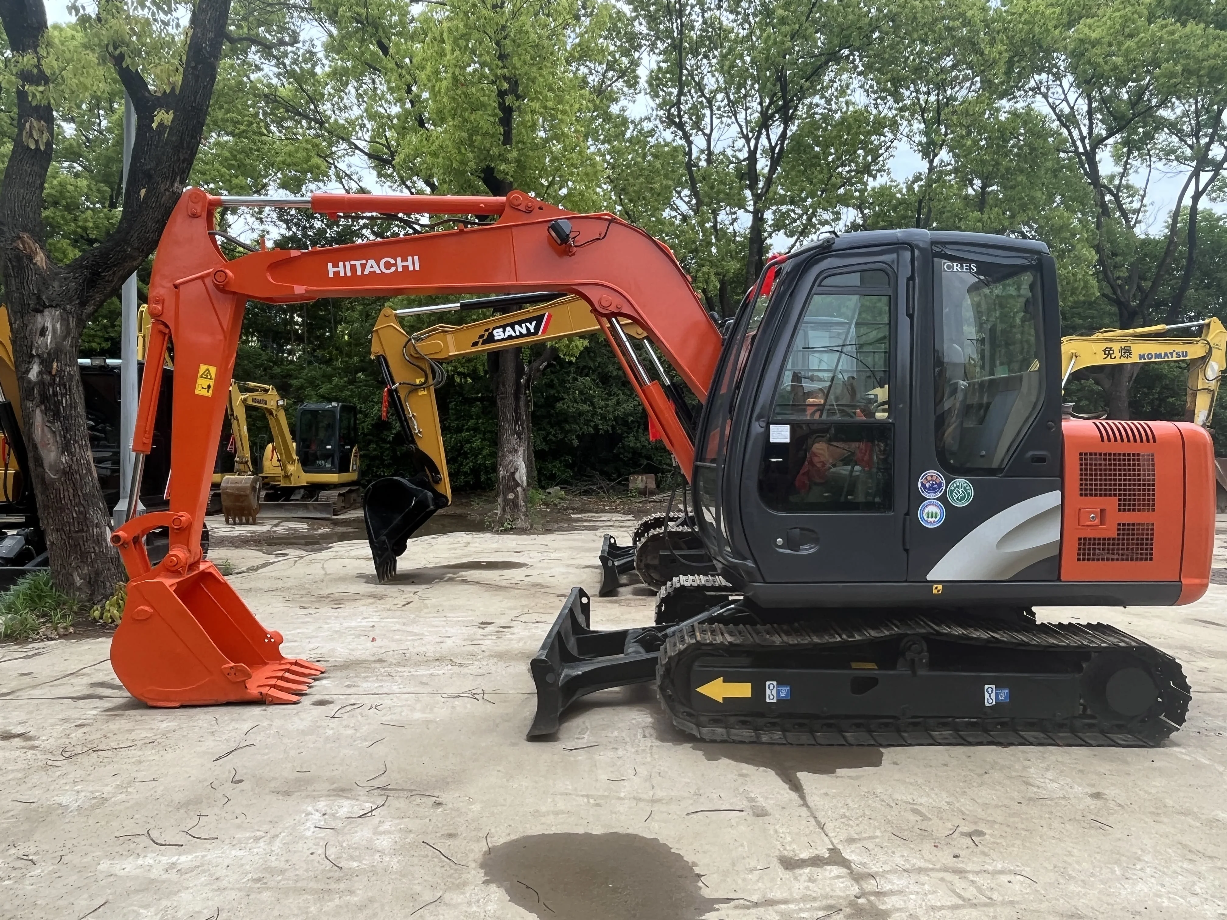 た Hitachi ZX60 Used Excavator 100% Japan Origin 2021 Model 6000kg