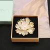 GO0382-11 Spilla con perle di begonia