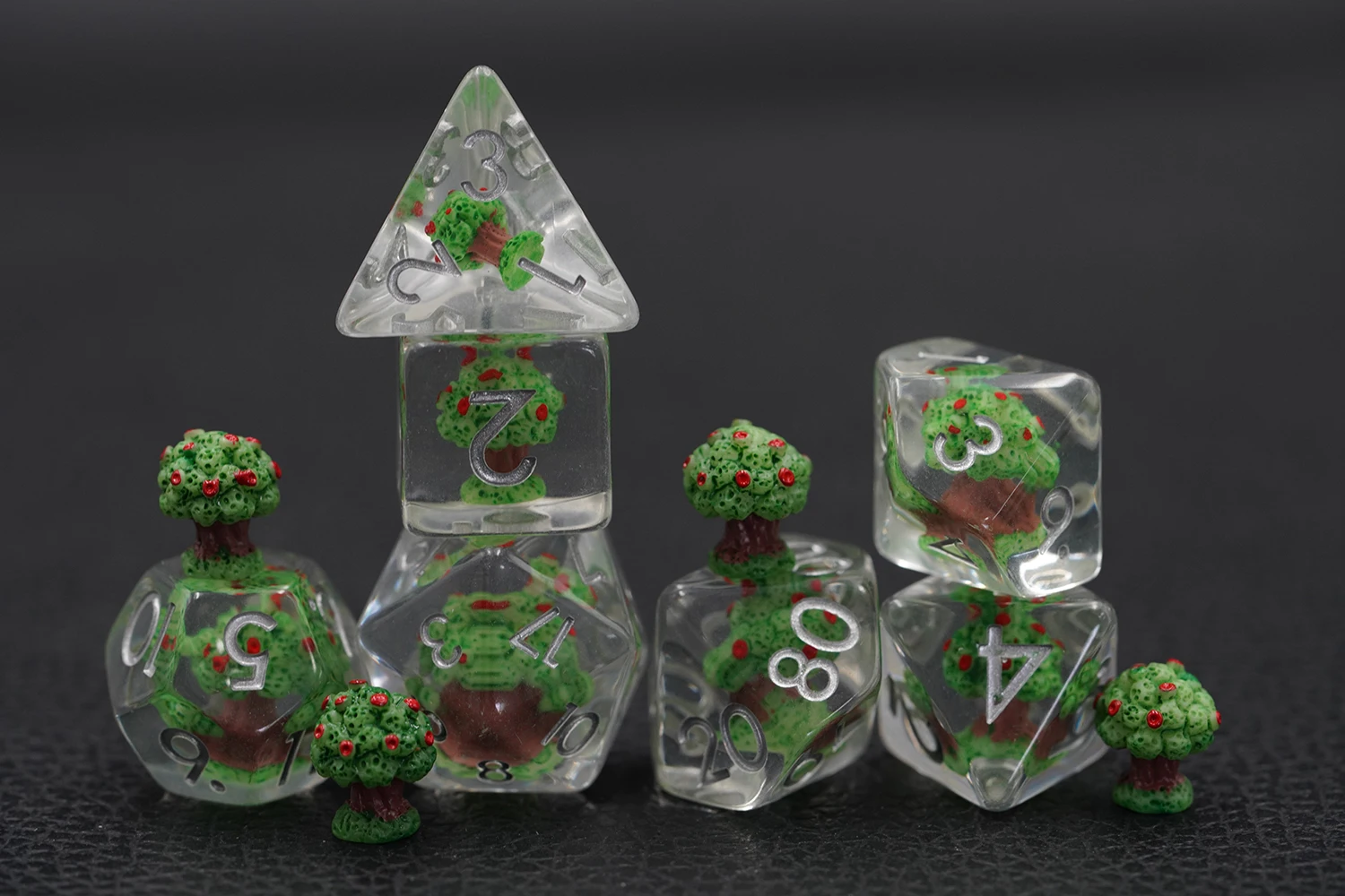 New Round Corner Dnd Dice Set Handmade Role Playing Apple Tree Inclusion Transparent Soft Edge Polyhedron Dice supplier