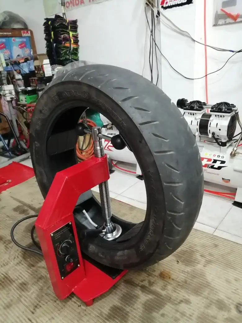 Automatic Warm Controls Fixed Time the Tire Vulcanizing Machine