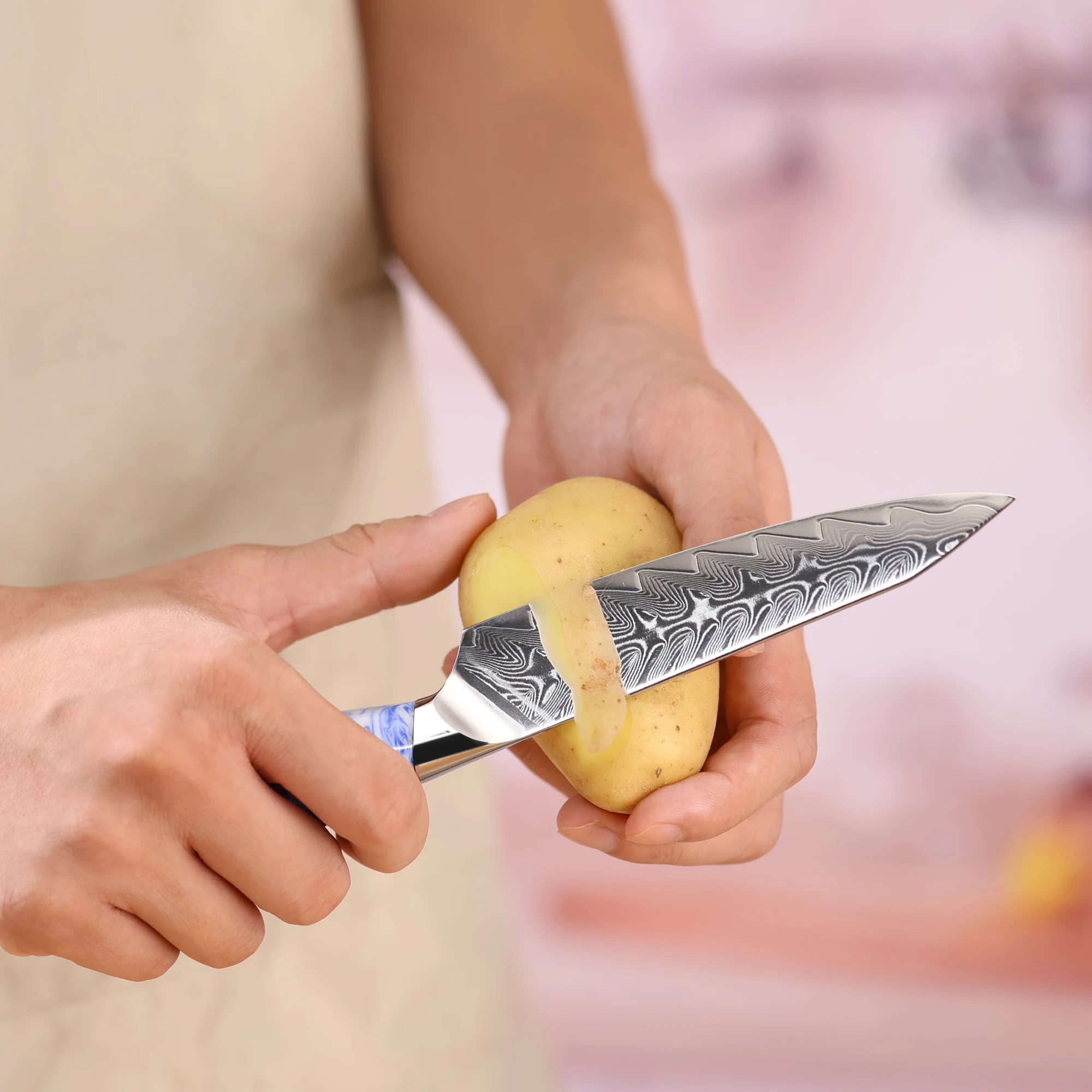 SHANGDAO 5-Zoll-Universalmesser aus 67-lagigem Damaststahl mit blau-weißem Harzgriff_voghion.com