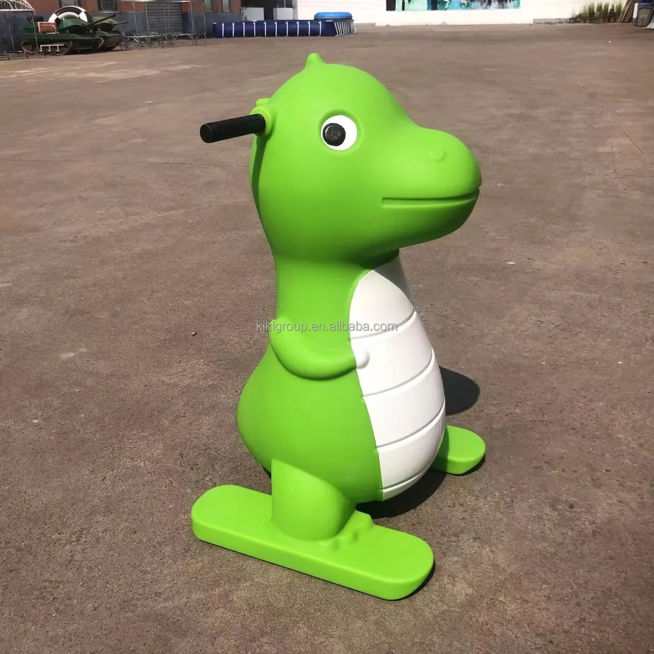 QIQU Commercial Roll Molded HDPE Dino Skate Trainer Rink Equipment Unbreakable Ice Skate Pusher