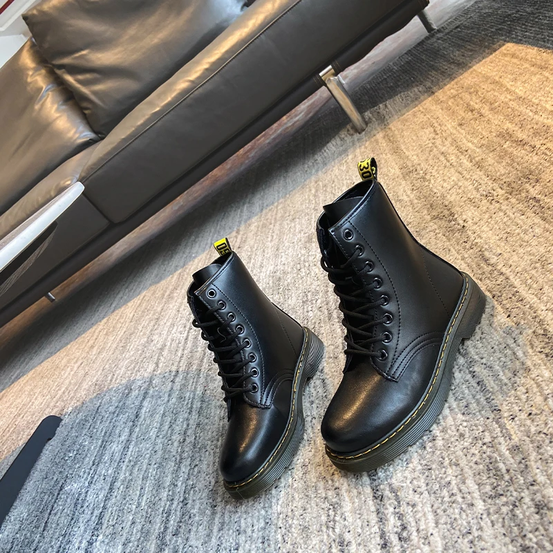 Botas altas para outfit de mujeres maduras - Como Organizar la Casa