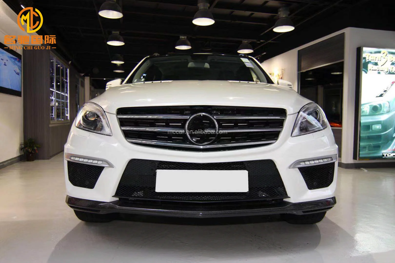 W164 AMG Diffuser for Mercedes Benz ML63 Carbon Fiber Rear Diffuser