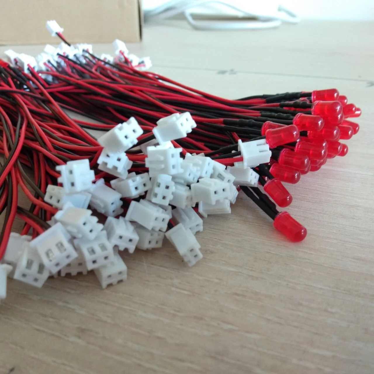 Kit LED 12V 50 Pezzi 5 Mm Pre-cablati | Luci Assortite 6 Colori Con Resistenza | Gialle, Rosse, Blu, Verdi, Bianco Caldo