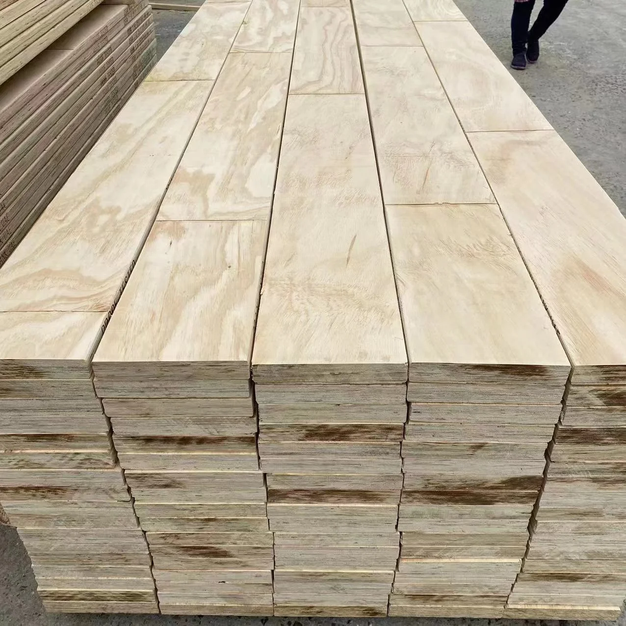 Factory Directly Customized Poplar Eucalyptus  Structure LVL Timber Beam Laminated Veneer Timber