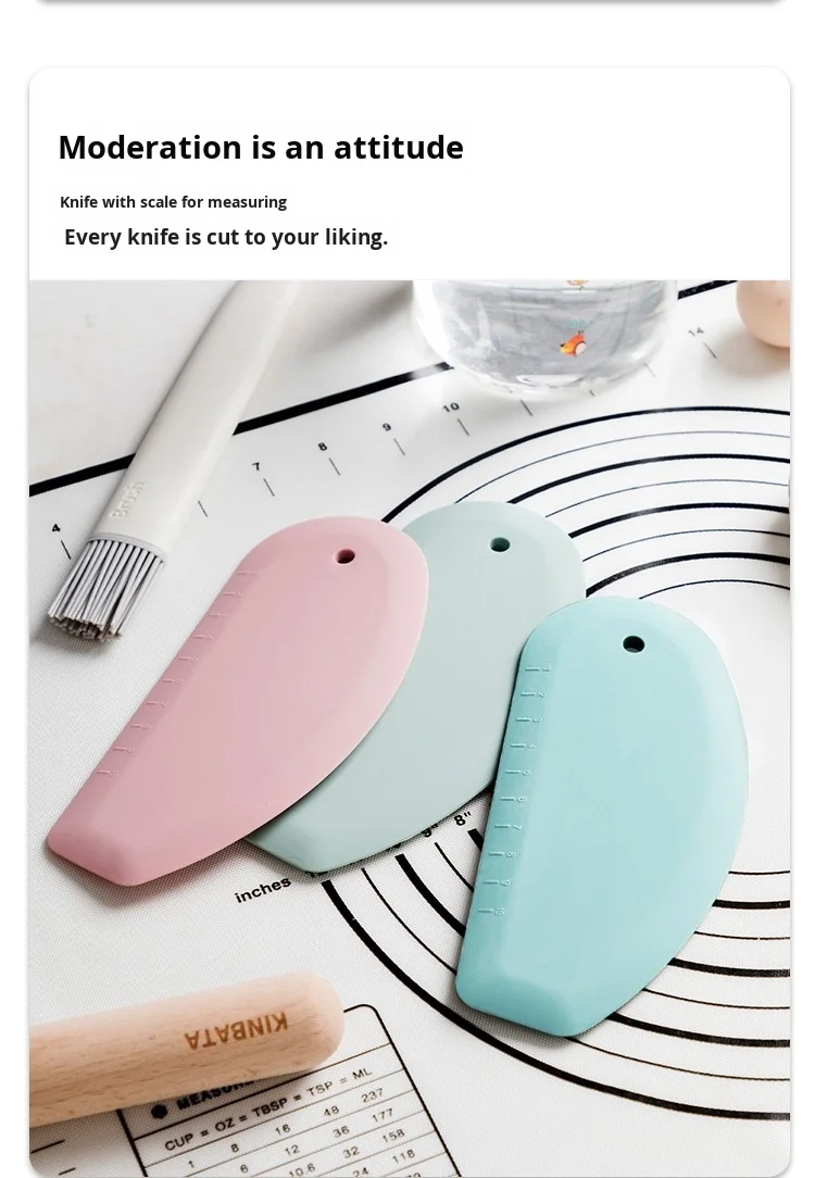 Food Grade Silicone Cutting Blade with Graduated Flour Scraper Kitchen Tool for Cake Cream Kneading Baking Baking & Pastry Tool manufacture