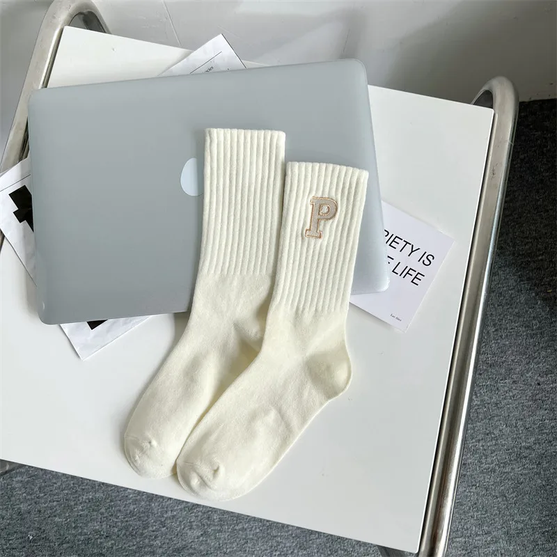 2023 заводской производитель женские носки модные с вышивкой и буквенным логотипом на