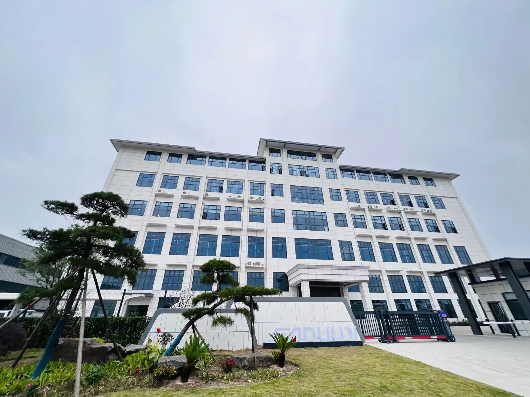 Jiangsu Crown Police Equipment Manufacturing Co., Ltd.