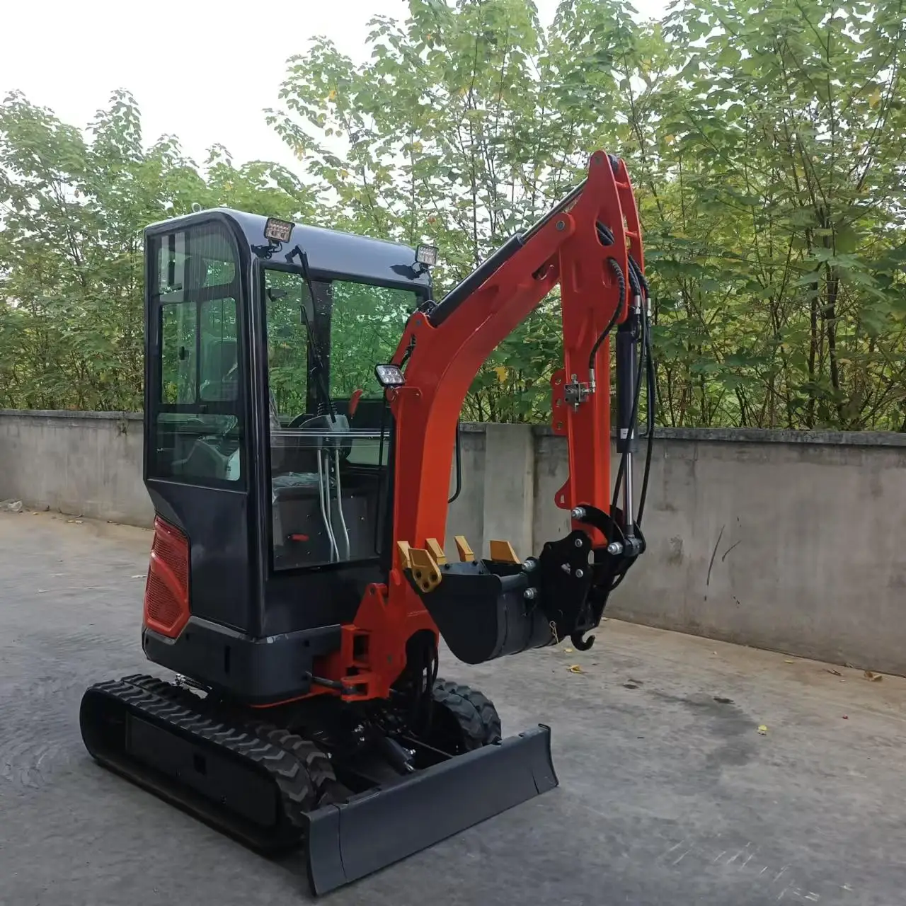 家庭用ミニショベル 1800kg アクセサリー付き スイングブーム