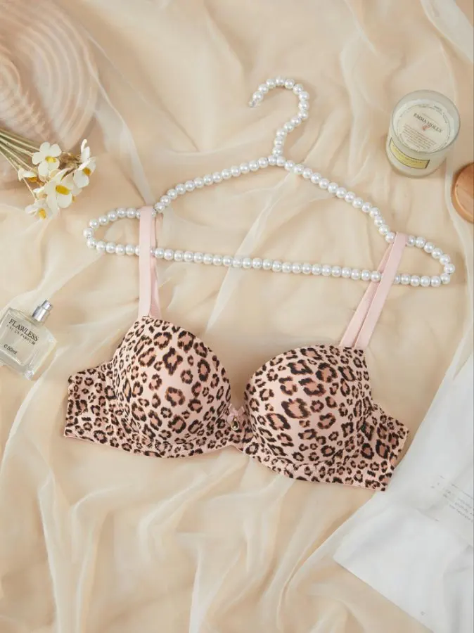 W0034 push-up bra cup and wire construction detail
