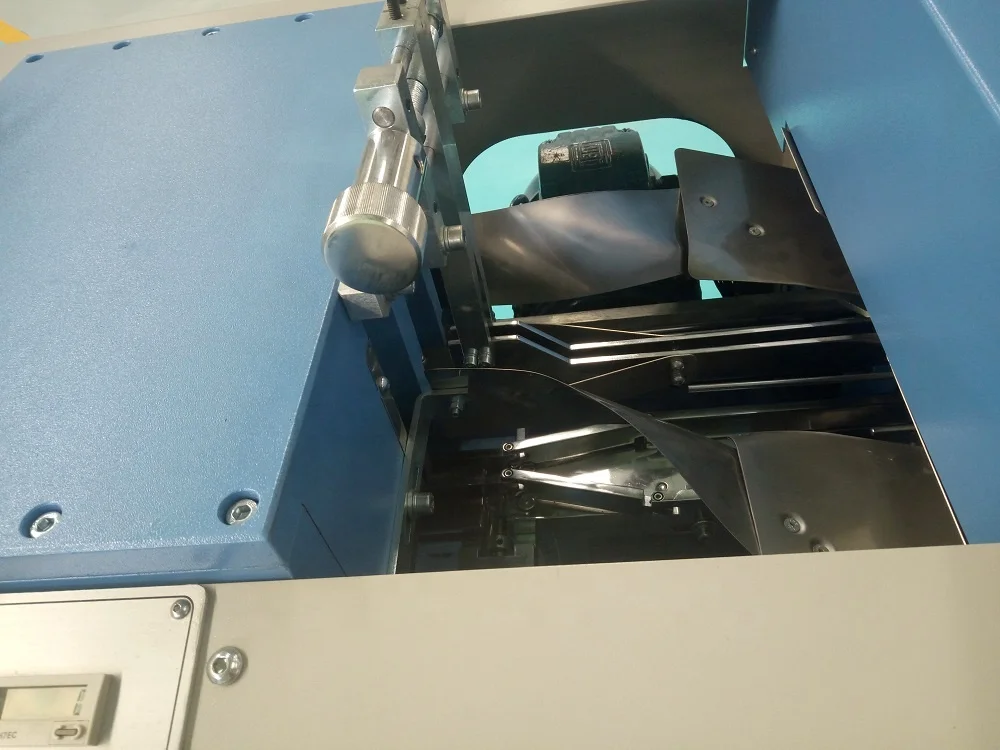 Zk320 Soft Cover Book Flap Machine for Book Cover Folding Automatic Flap Cutting Machine