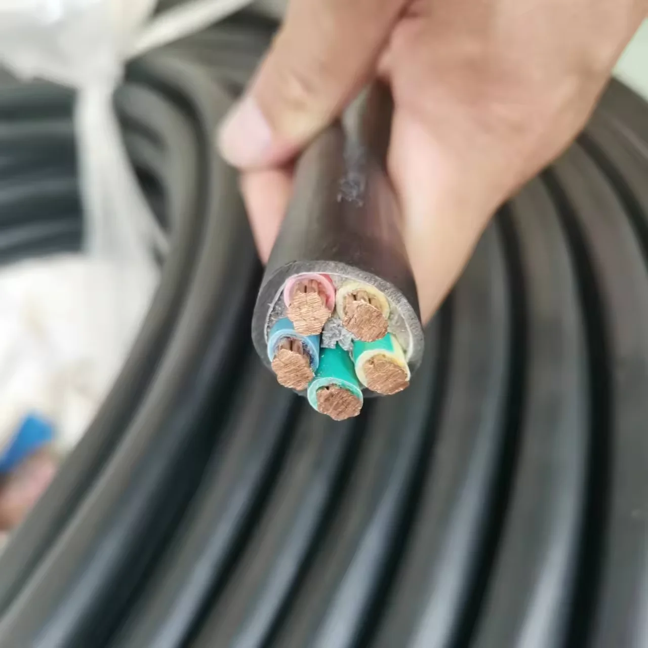 Kabel 3 G1.5 3 G2.5XLPE Kupfer U1000 R2V U1000RO2V 3*1.5 3*2.5 PVC-Kraftwerk Xlpe Kabel Preisliste Typ Mc Stromkabel 1000V