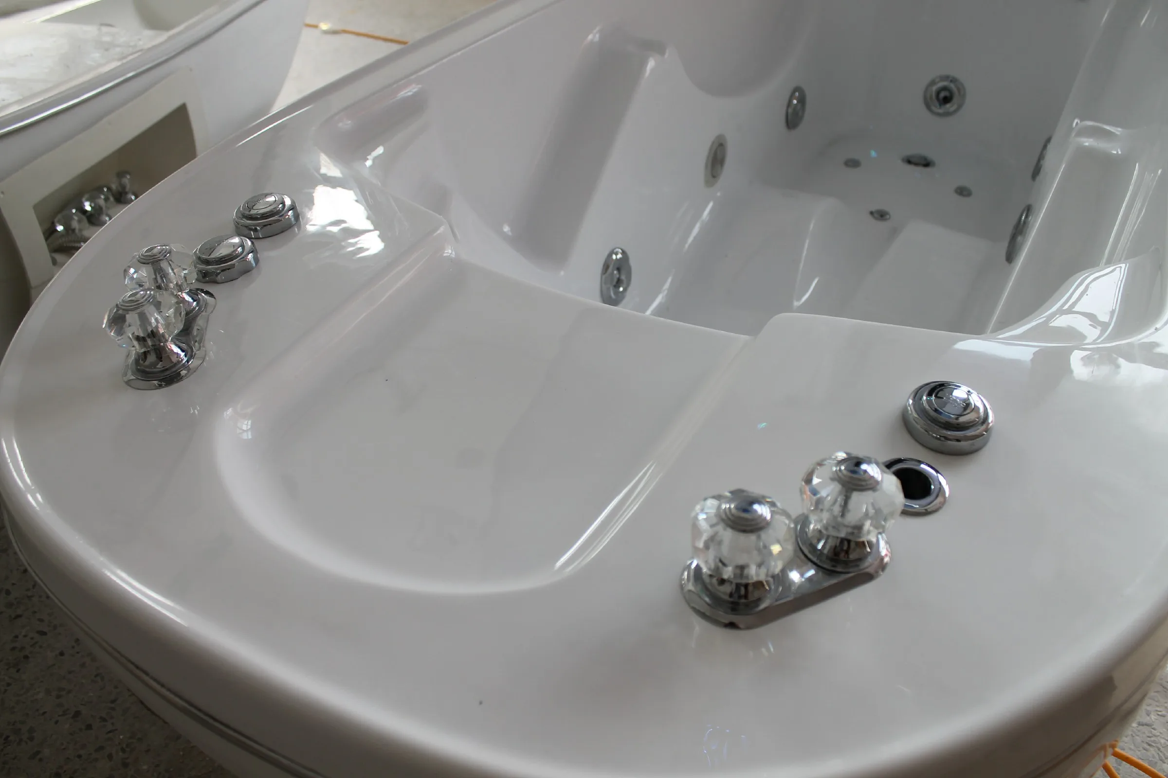 Luxury Spa Capsule with Underwater Handheld Massage Jet and Full Body Wrap