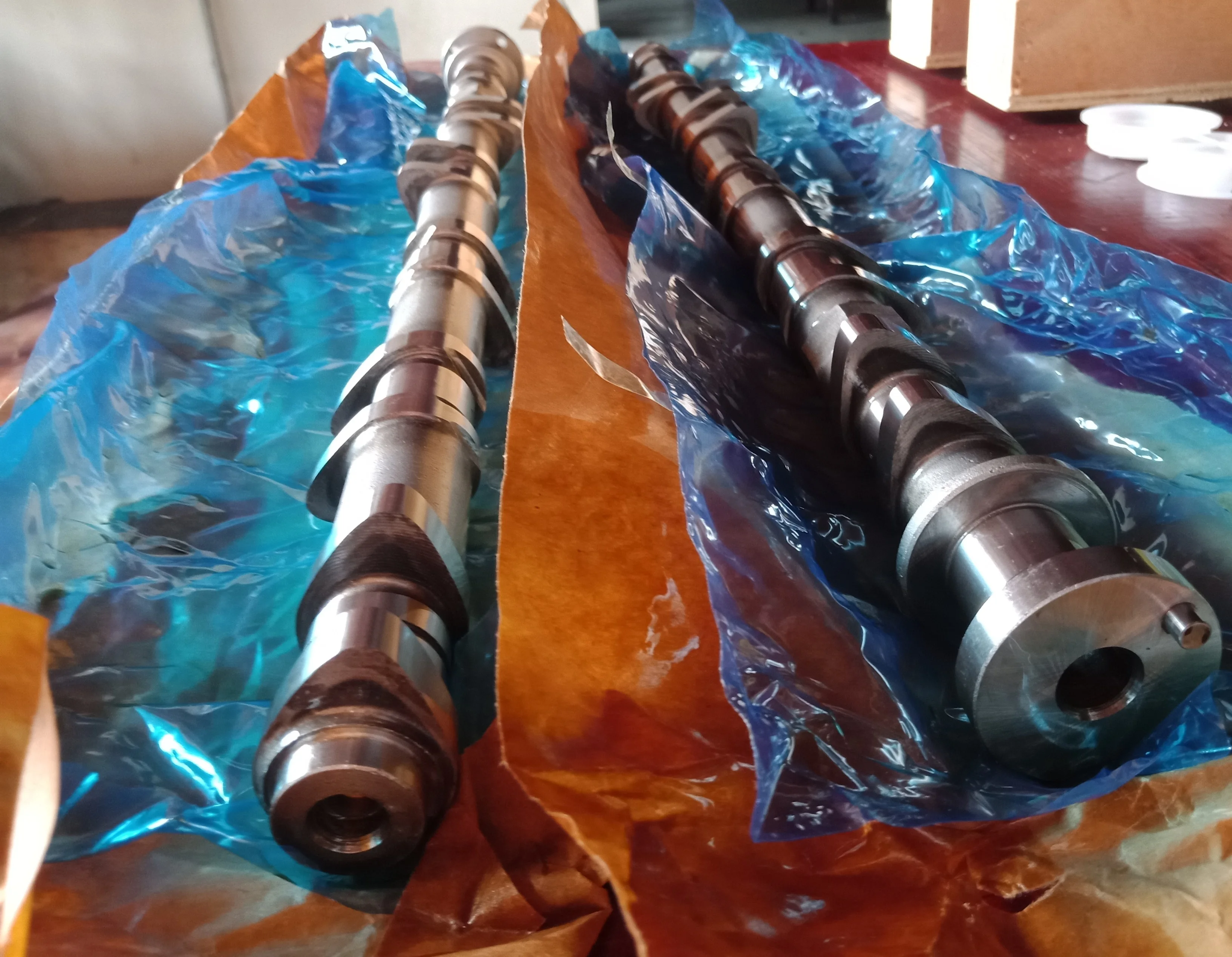 Factory Direct Manufacturing High Performance Forged Steel Auto Race Spare Parts for Nissan TB48 Engine Camshaft
