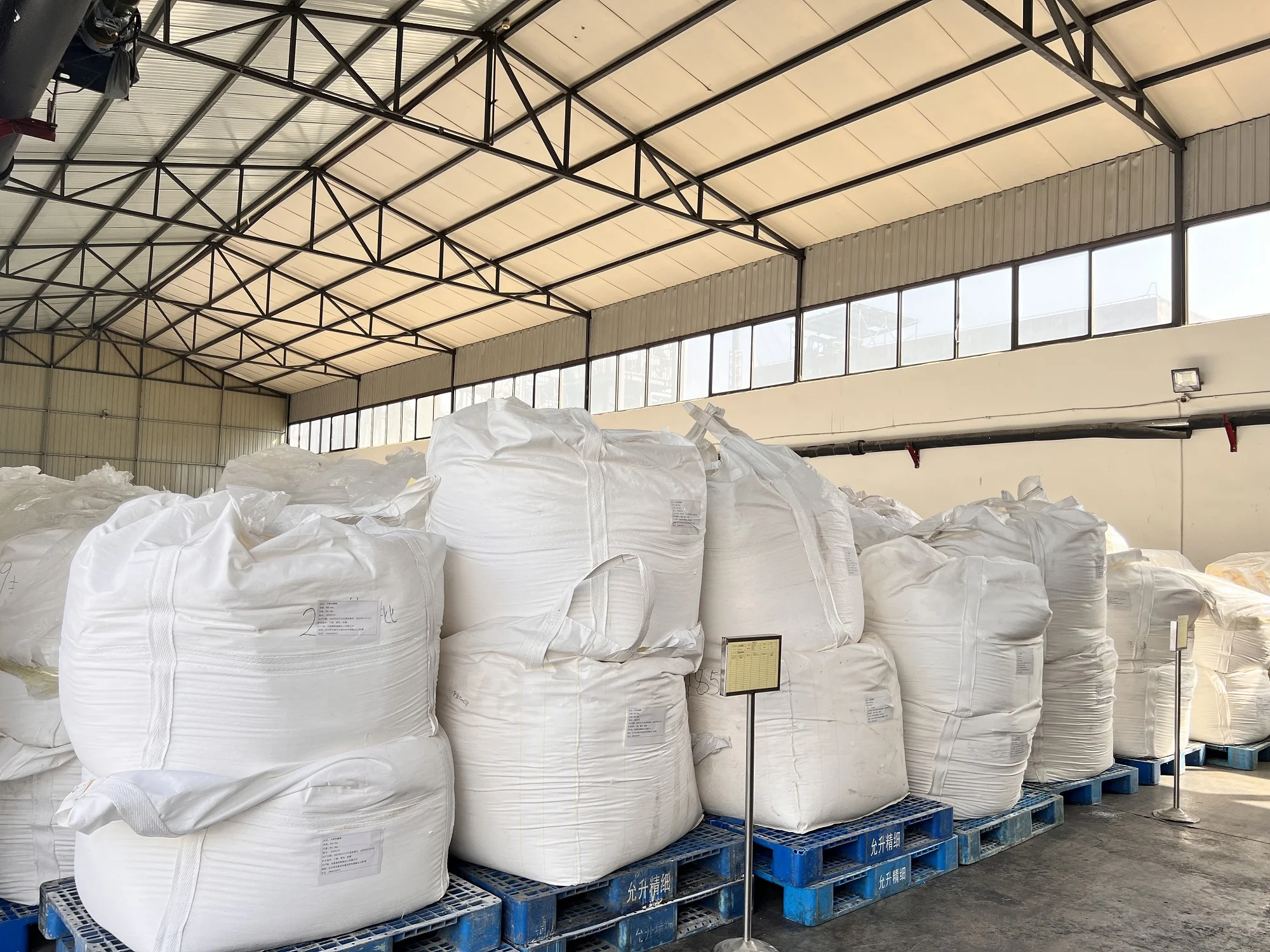 CAS 1317-35-7 Trimanganese Tetraoxide Mn3O4 TECH Grade Manganese Tetraoxide Used As Paints or Coatings