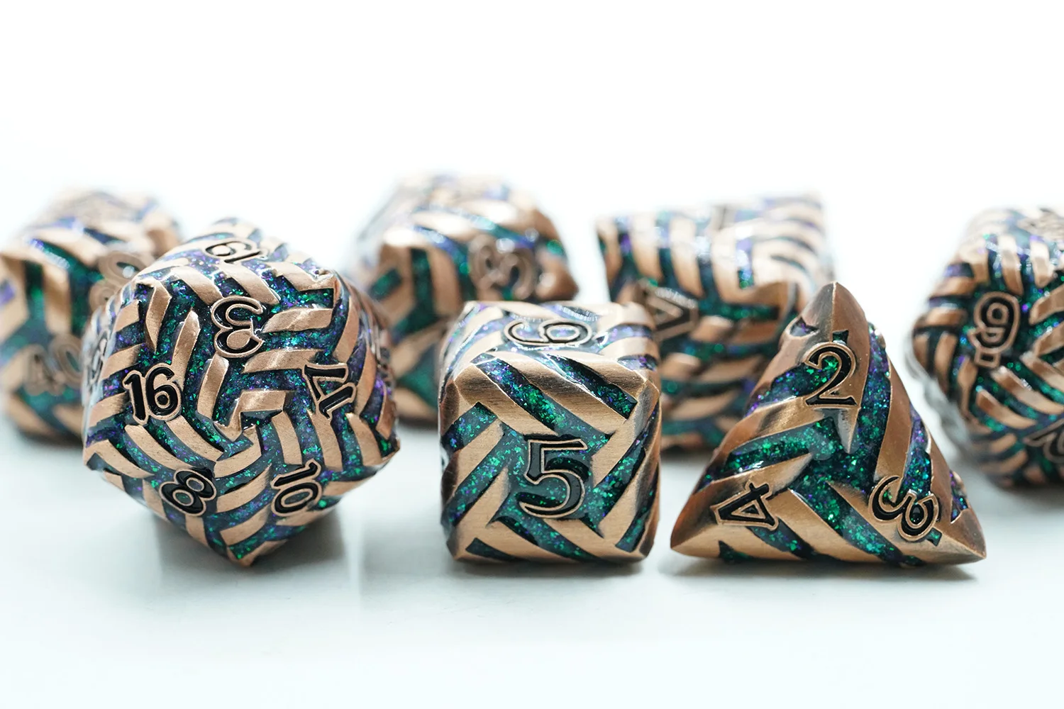 Copper-Colored Polyhedral Dice Set for DND Games Zinc Alloy Metal with Green Sparkling Mica Stripe and Black Number manufacture