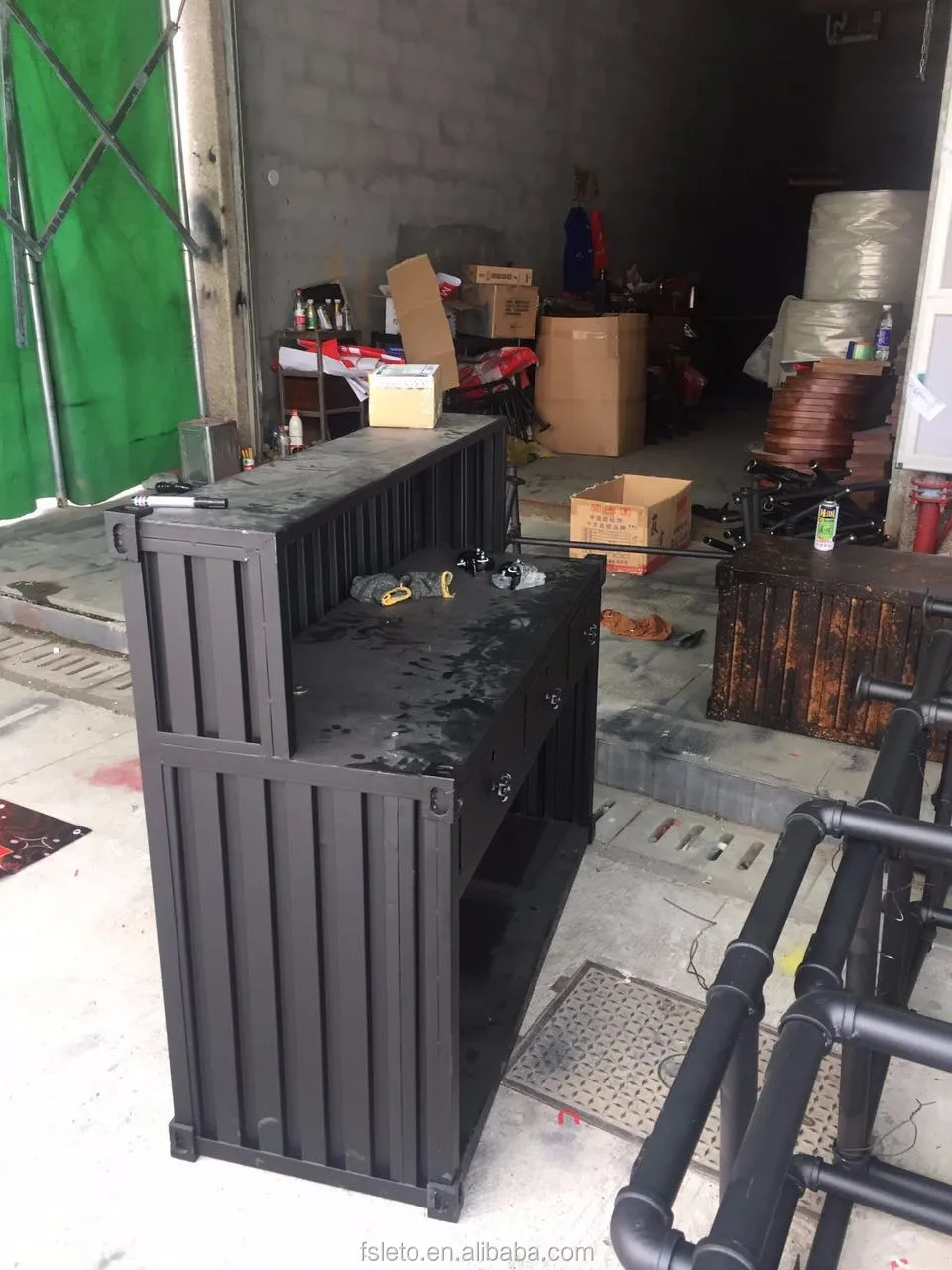Shipping Container Furniture Reception Desk With Wheels - Modern ...