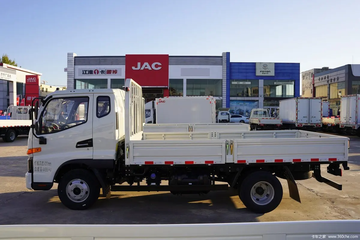 Factory Direct Cheap Price New Diesel China jac 4x2 Light Cargo Truck supplier