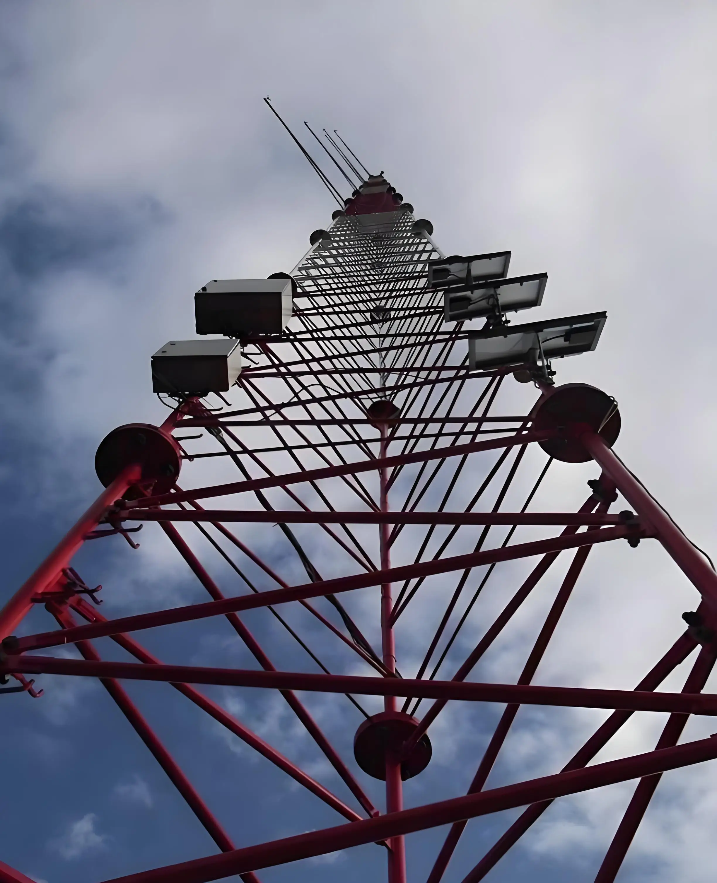 High-Strength Steel Three-Legged Lattice Communication Tower Antenna Tower for Signal Relay