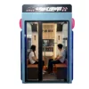 Máquina de karaoke para cuatro personas.