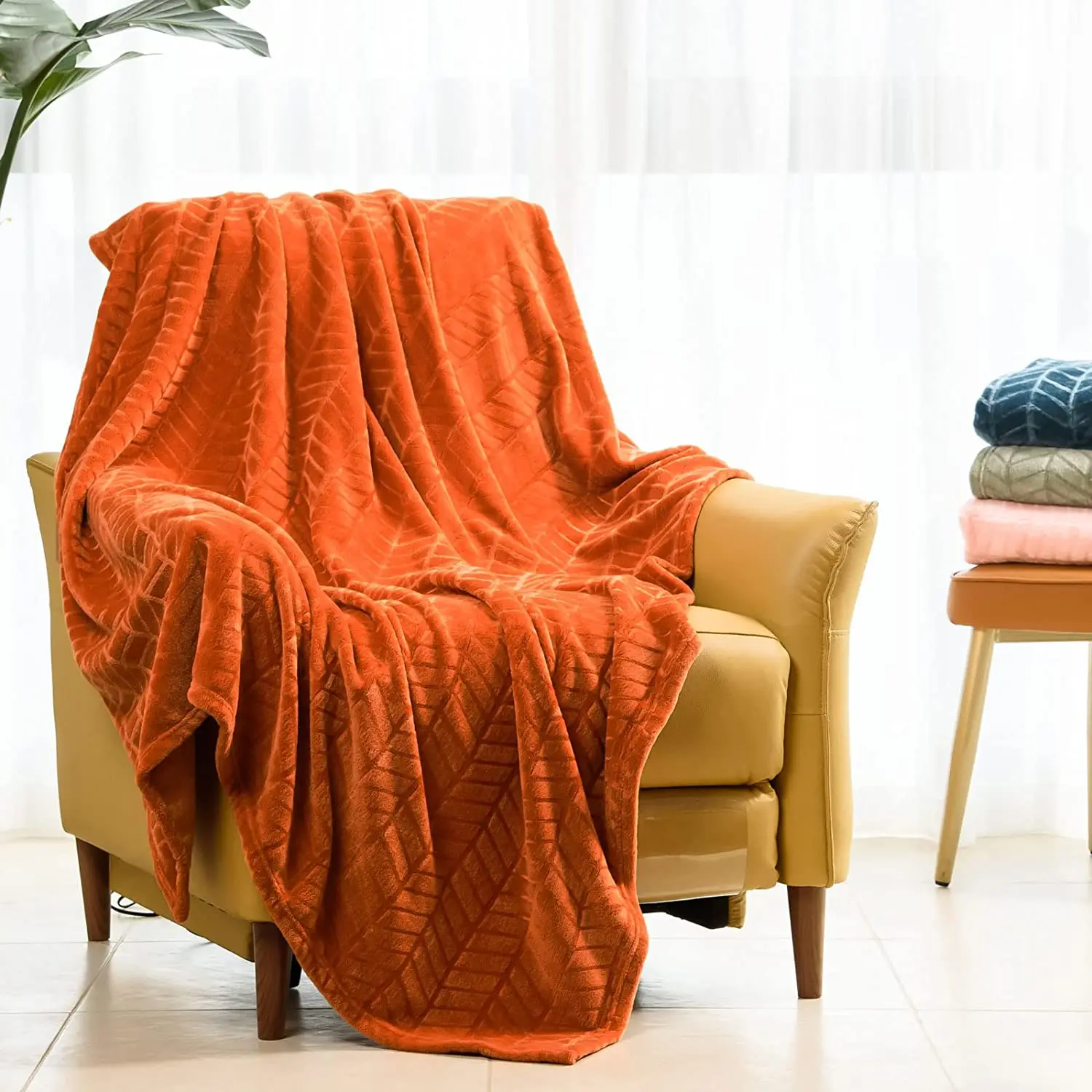 Lightweight Microfiber Chevron Pattern Throw Blanket Soft Fleece for Sofa Couch and Bed Fluffy Warm Cozy Decorative