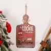 Colgante de madera marrón con forma de galleta para hombre