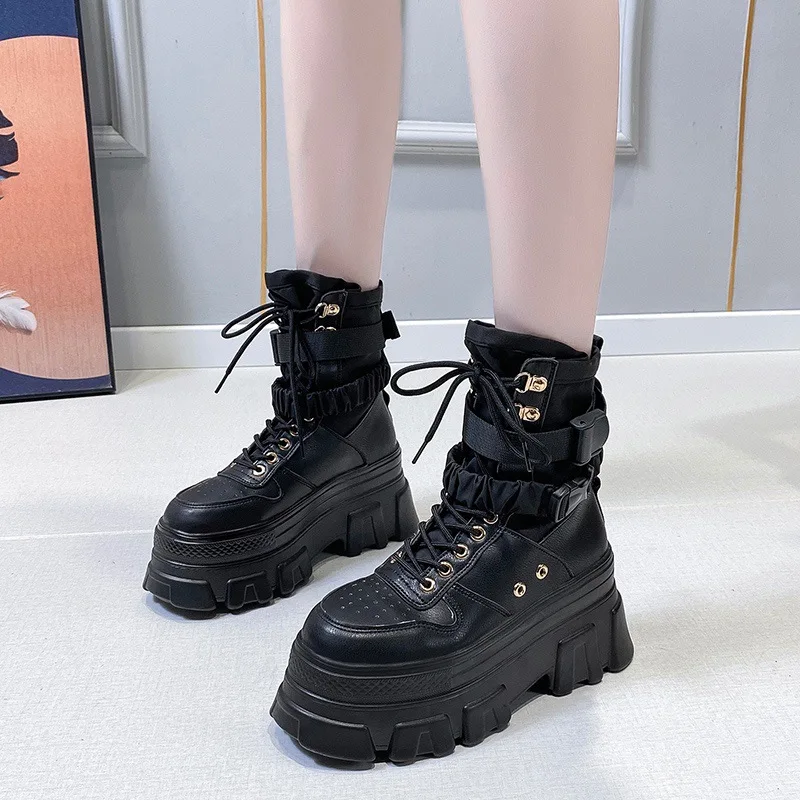 2022 Women's Height-Increasing Thick-Soled Boots Fashion Comfort