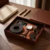 Set da 4 pezzi: orologio color caffè, cinturino in pelle, occhiali da sole, confezione regalo