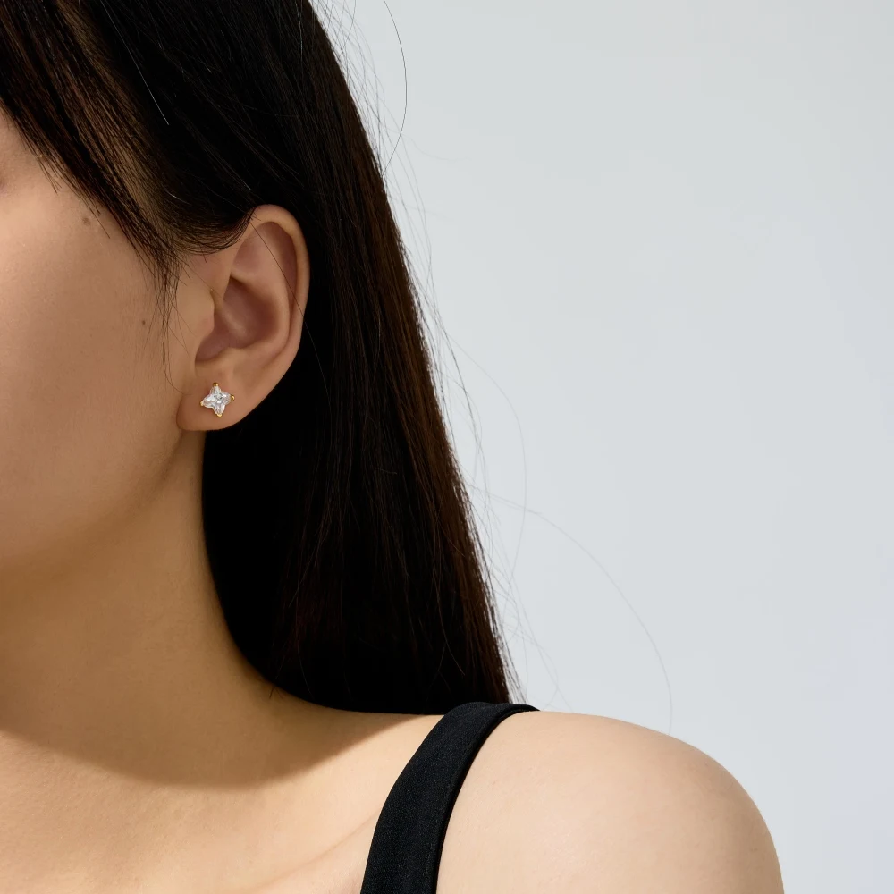 KAKODIY Simple Design Exquisite Rhodium Plated 18K Gold Electroplated Unfaded 5A Cubic Zirconia Four Leaf Clover Flower Stud Earrings detail 2