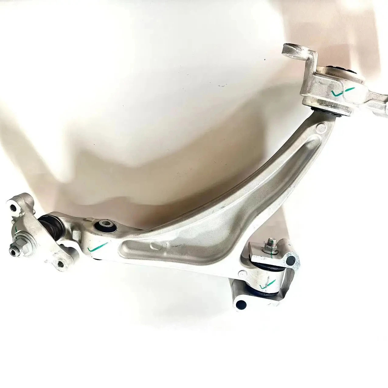 あき X0129040016 LH X0129040017 RH Lower Arm Suspension ASSY for