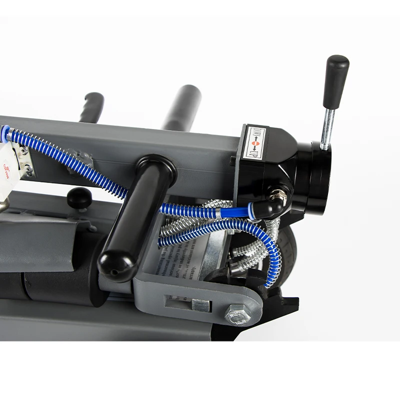 Механика лежащая в основе того как воздушные гидравлические домкраты используют сжатый воздух и гидравлическую жидкость для достижения впечатляющих подъемных возможностей