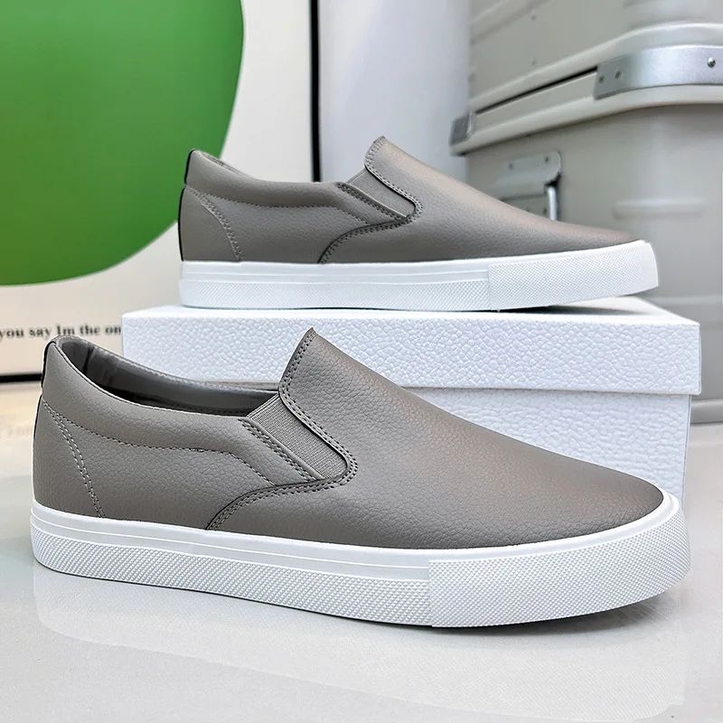 Casual Men's Sneakers Durable, Fashionable, and Comfortable