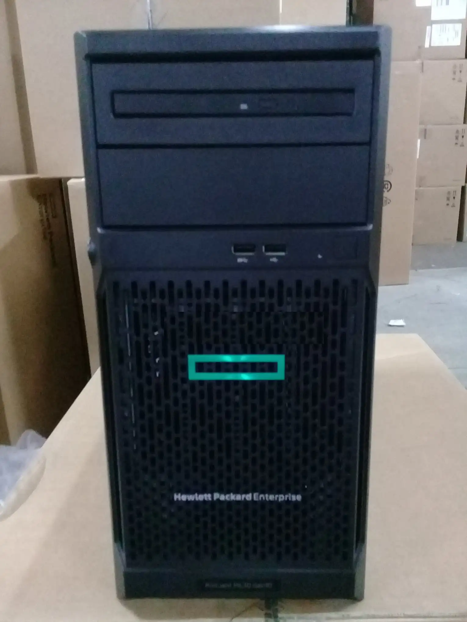 新しいHPE ProLiant ML30 Gen10、Tel Xeon E-2124 3.5GHz、メモリ16G