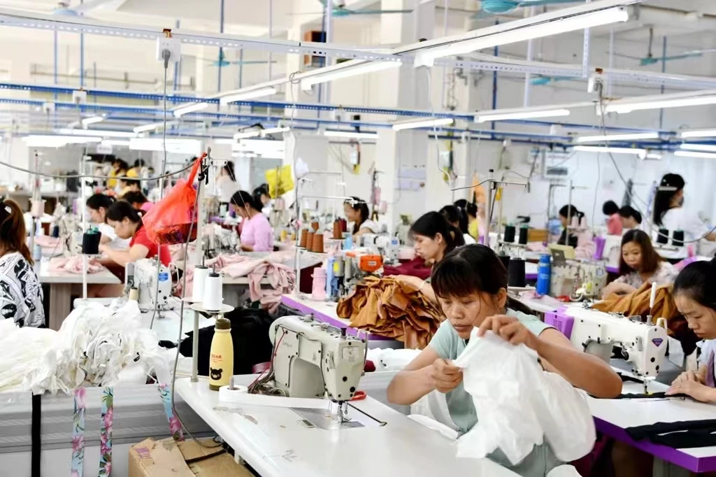 Guangzhou Liangshan Garment Co., Ltd. 3