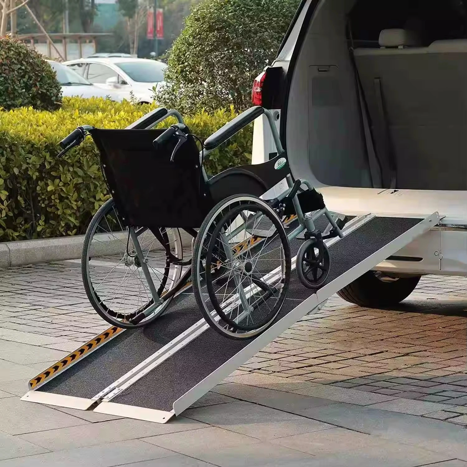 Portable Telescopic Mobile Aluminum Alloy Ramp Barrier-Free Wheelchair Access Roadway Product details
