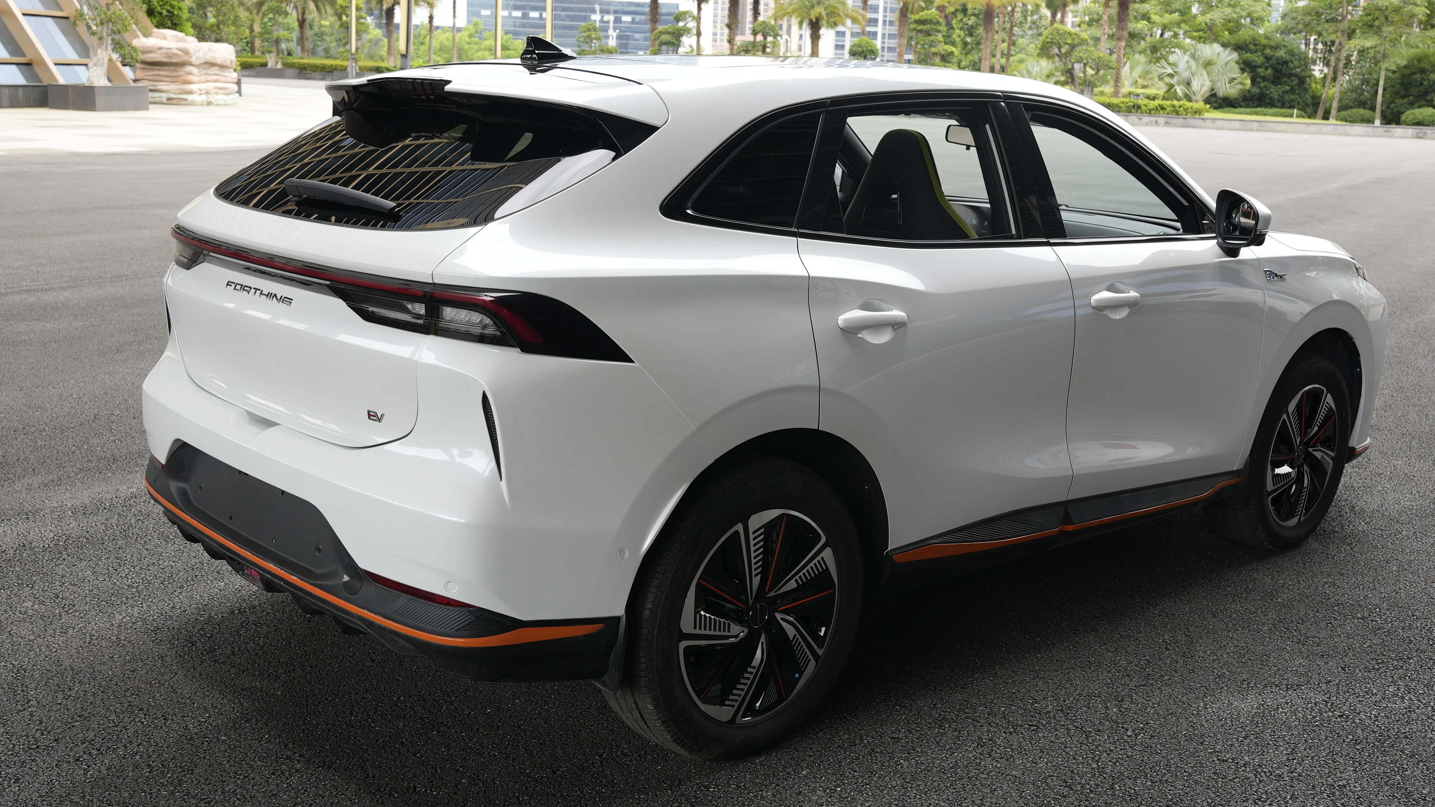 Instant Results New Energy Electric Vehicle: Dongfeng Forthing's Popular EV SUV with EU Certification, Automatic Transmission, Lithium Battery, and Light Left Side - Image 4