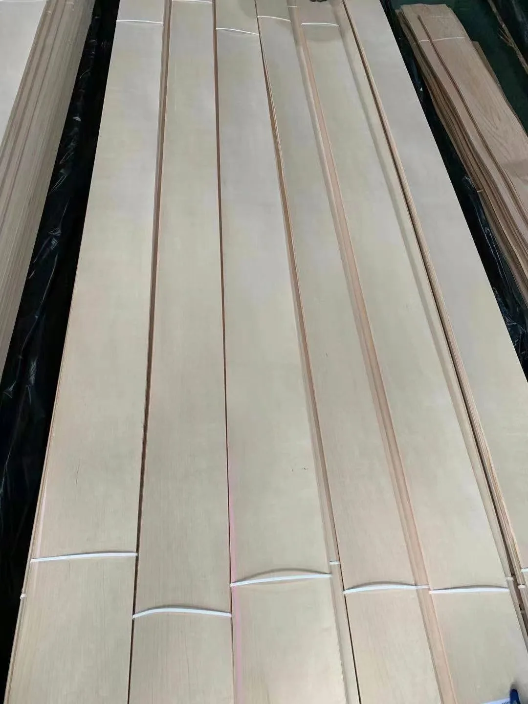 Hot Sale Natural Solid Wood Veneer 0.45mm 0.6mm Veneer Wood Red White