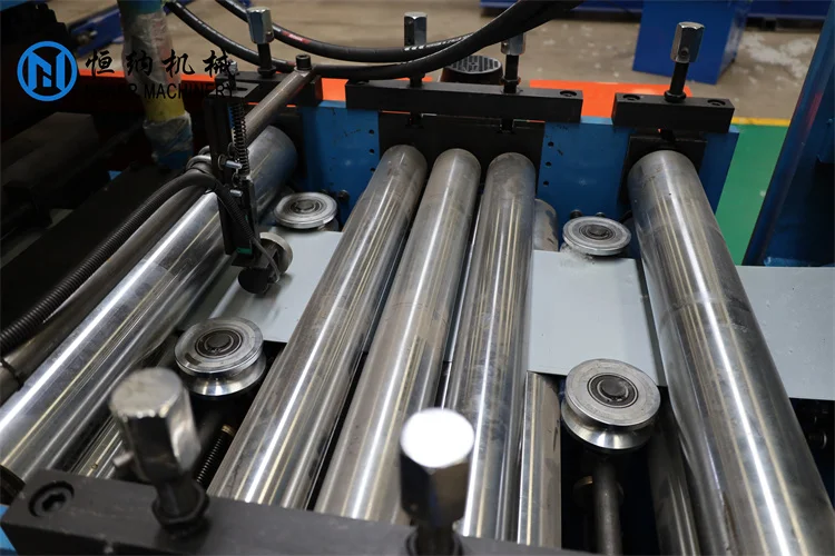 China Full Automatic Automatic C Purlin and Z Purlin Roll Forming Making Machine