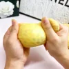 Bloque de maní de 11 cm, bola hecha a mano.