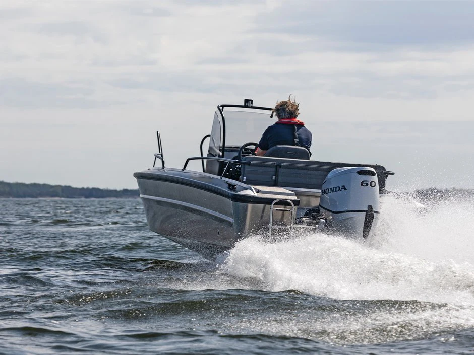 Luxury Mini High-Speed Aluminum Sport Yacht Centre Console Fishing Boat with Outboard Engine for Sale