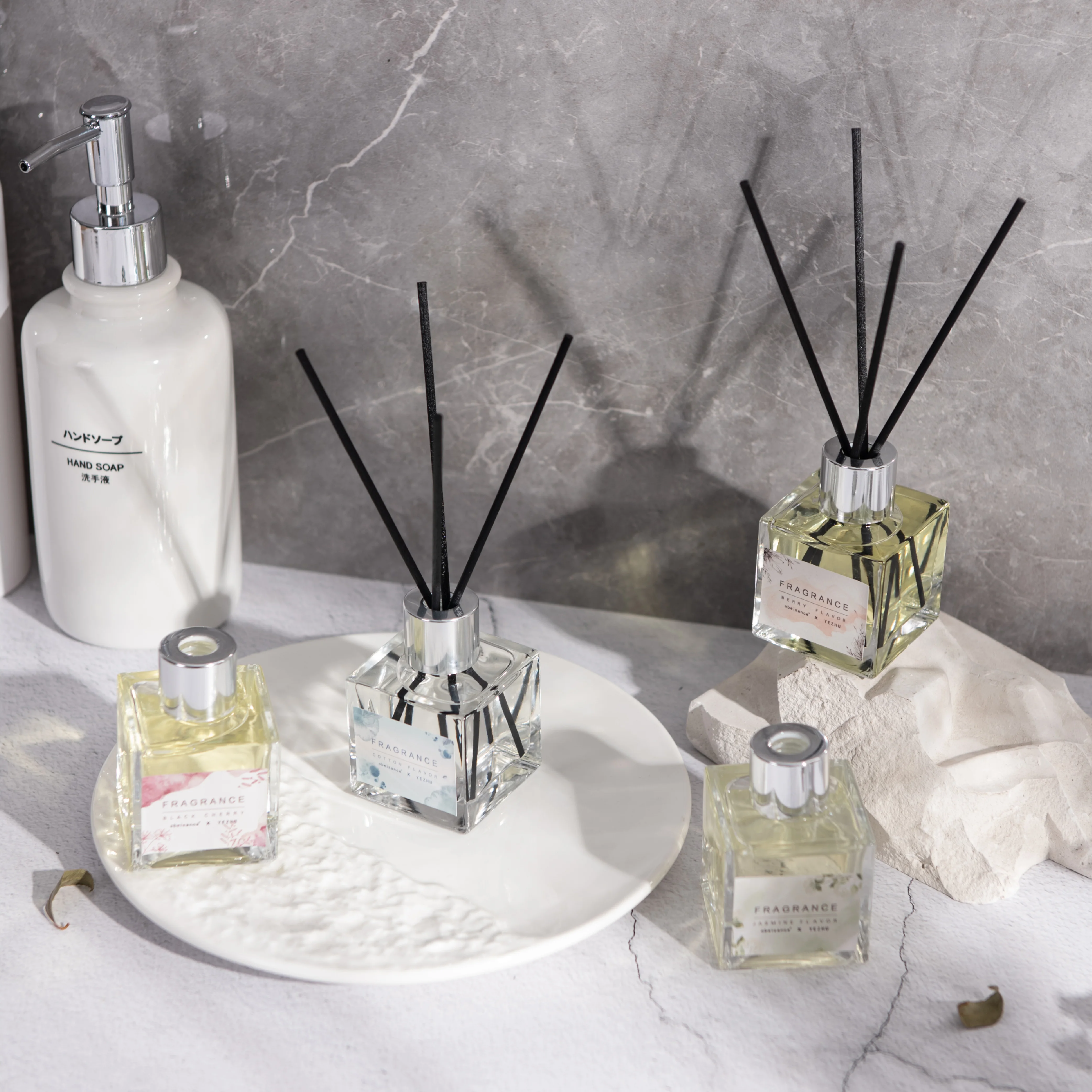 OEM Hot-sale 50ml Customized Scents Square Clear Glass Bottles Metal Lids Jasmine Black Cherry Reed Diffusers