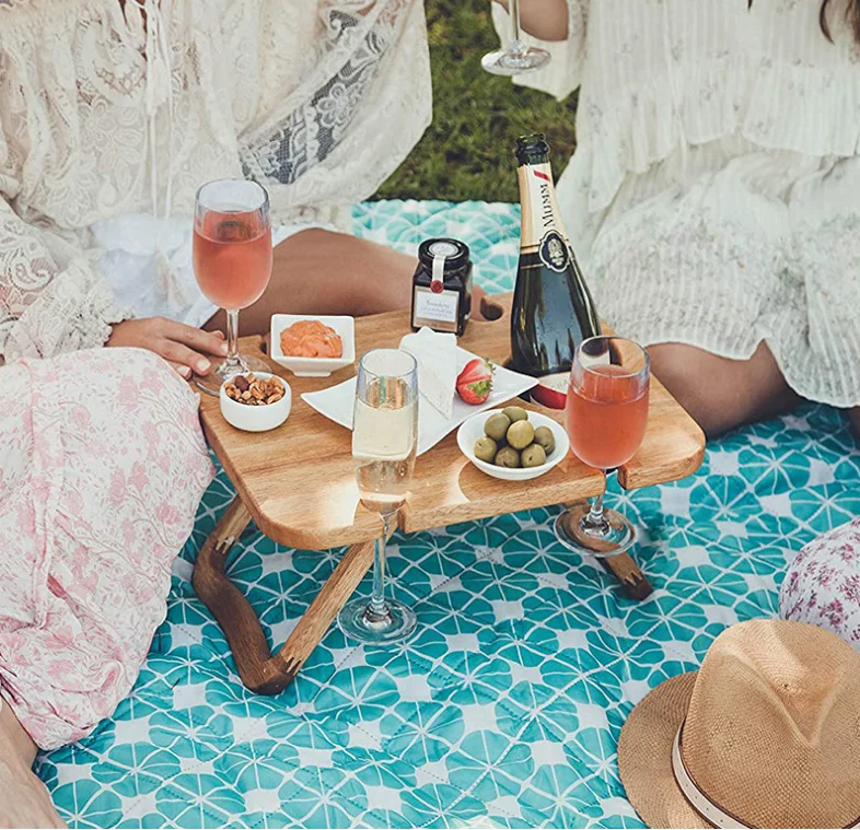 
 Китайский портативный складной маленький деревянный боковой столик для кемпинга из акации с держателями для бутылок и бокалами для вина для улицы, пикника, вечеринки  